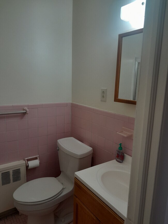 Bathroom - 8001 Langdale St