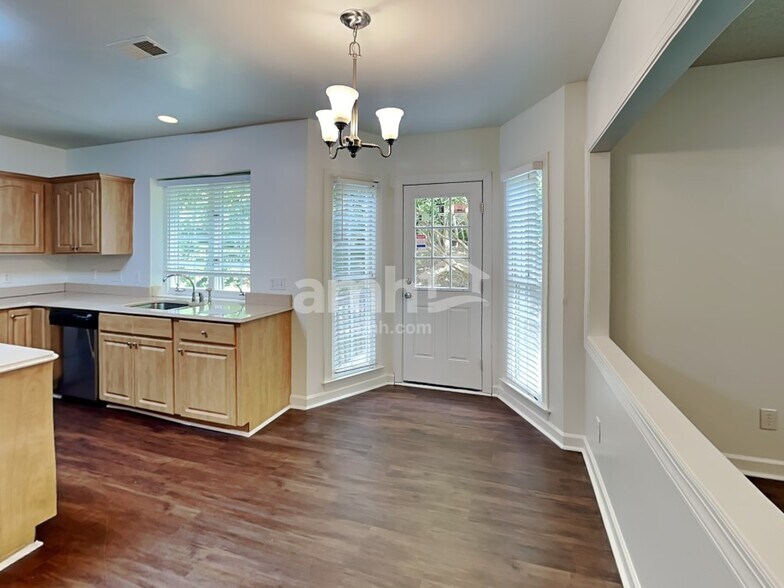 Building Photo - 5802 Swanston Dr