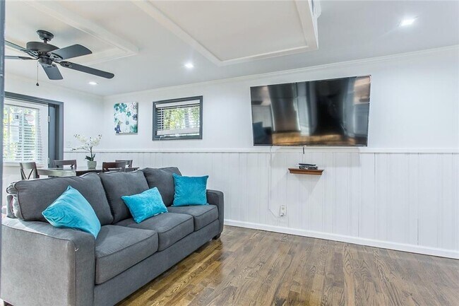 Building Photo - 6680 Williamson Dr NE