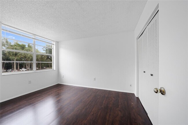 Building Photo - 9491 Evergreen Pl