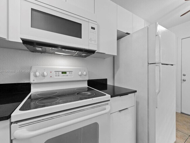 Building Photo - 4444 SW 67th Ave