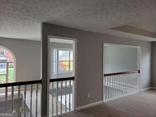 Building Photo - 2364 Fallbrook Ct