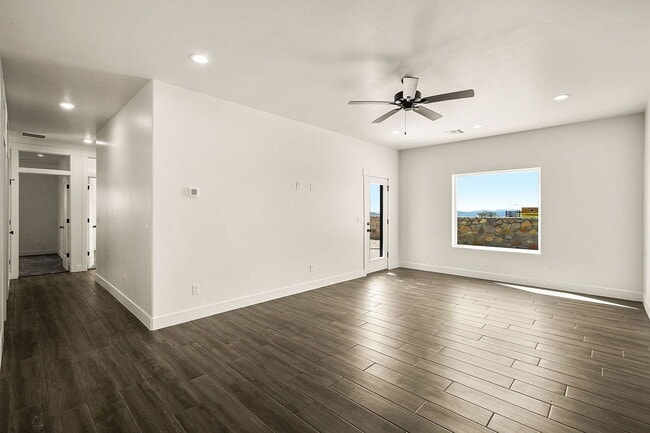 Building Photo - Single Family Home