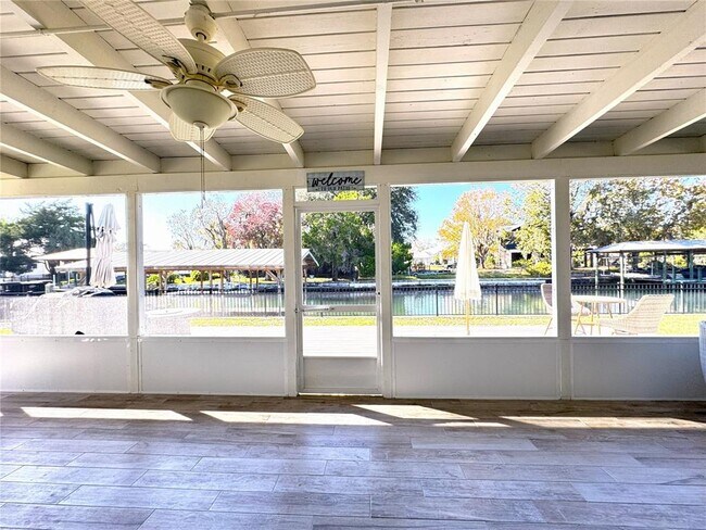 Building Photo - 1004 SE 5th Ave