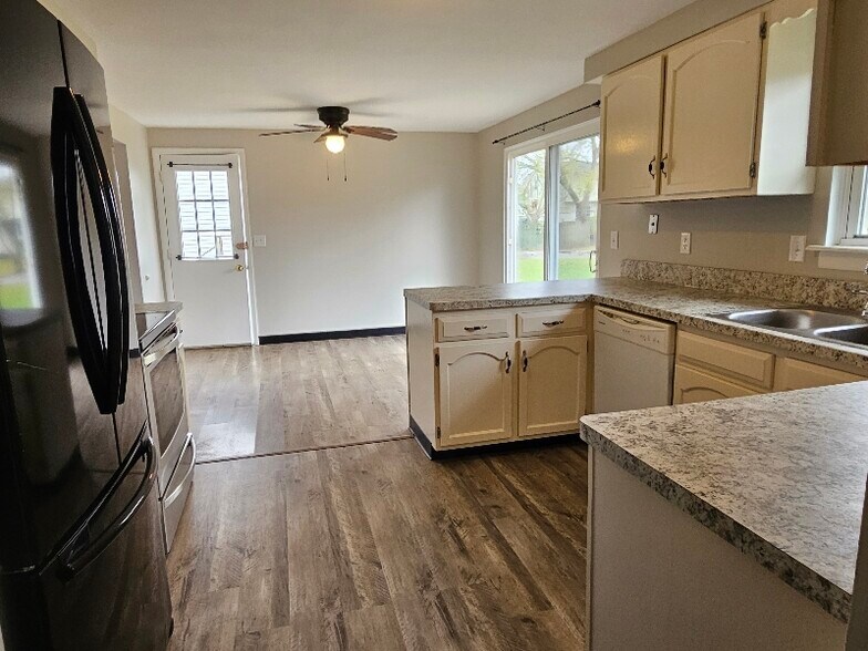 Building Photo - 608 Sunflower Dr