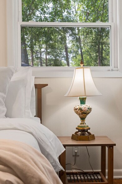 Building Photo - 608 S 21st Ave