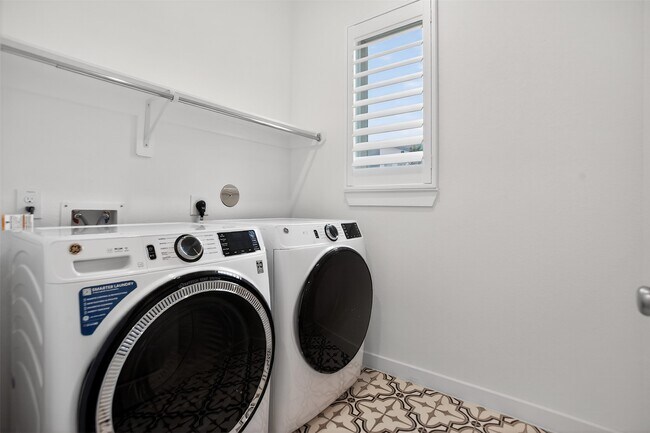 Building Photo - 16607 Lake Austin St