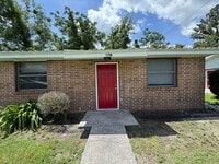 Building Photo - Newly Renovated 2 Bedroom Brick Apartment near Downtown Live Oak ($500 Move in Special!)