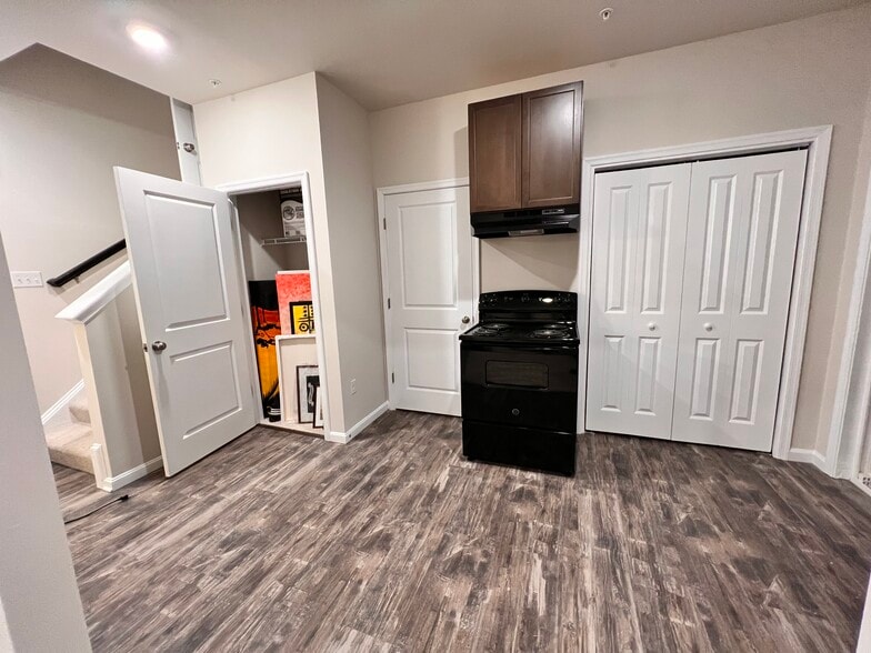 Primary Photo - 2067 Hinshaw Dr