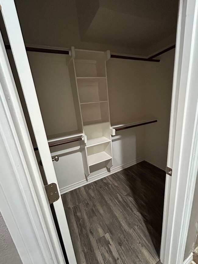 Building Photo - 7221 Barksdale Ln