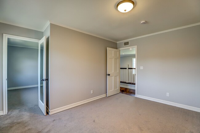 Building Photo - Gorgeous Home in Old Towne Orange