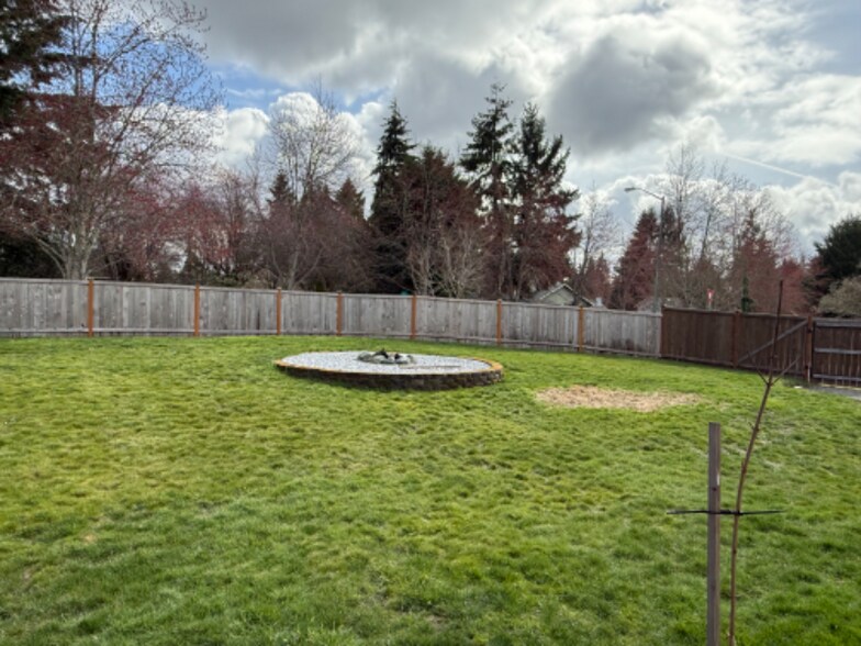 Building Photo - 12015 200th Ave Ct E