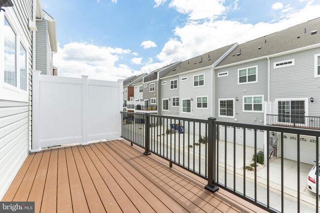 Building Photo - 8039 Blue Stream Dr