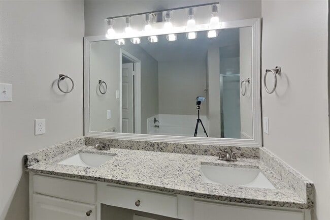 Building Photo - 21469 S Towerguard Dr