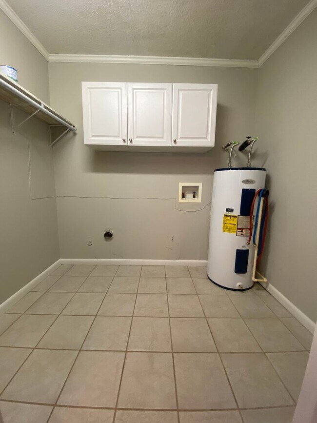 Building Photo - 228 Yellowleaf Dr