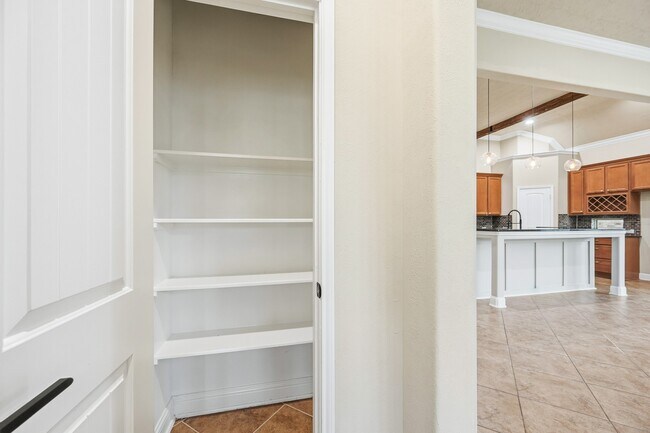 Building Photo - 8111 Sweet Gardens Ct