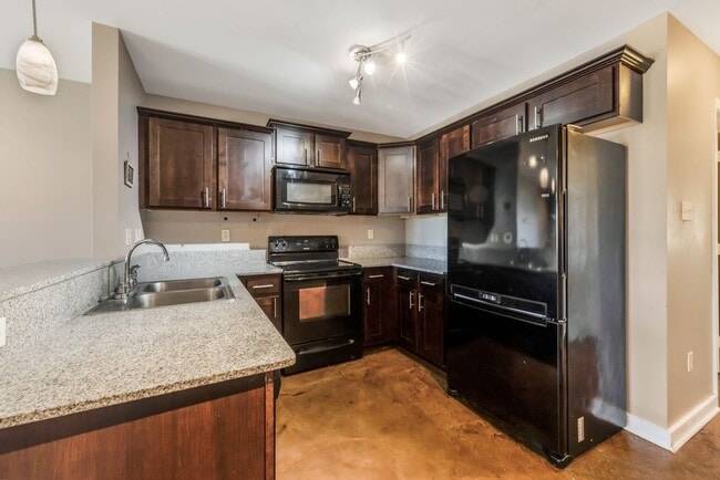 Building Photo - 3 Bedroom 2 Bathroom Lafayette Townhome fo...