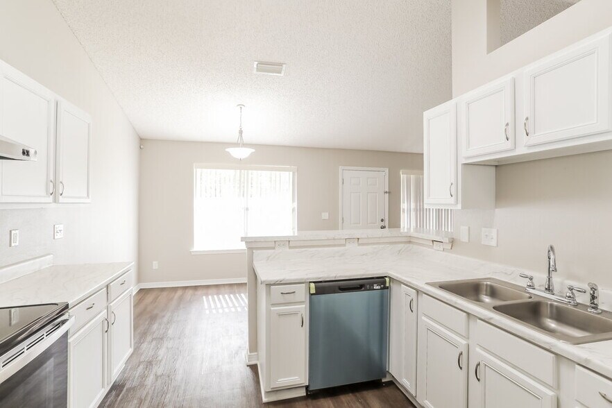 Building Photo - 1399 Guardian Dr