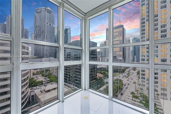 Primary Photo - 951 Brickell Ave
