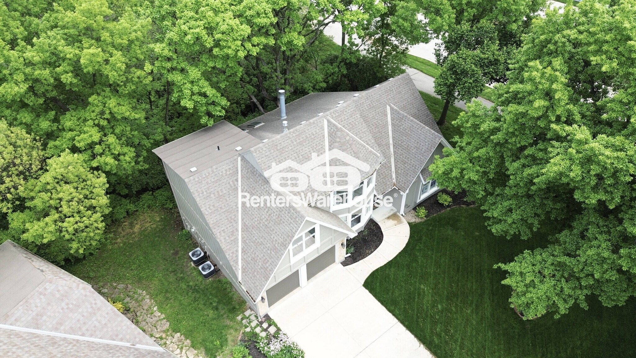 Building Photo - 15601 Maple St