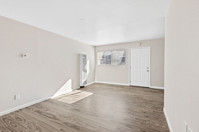 Building Photo - 400-402 Underhill Drive