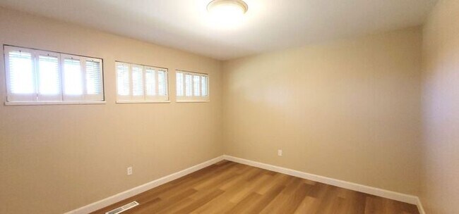 Building Photo - Beautiful 2 Bedroom / 2 Bath Bungalow Next to Hidden Valley Golf Club with Large Private Patio, N...