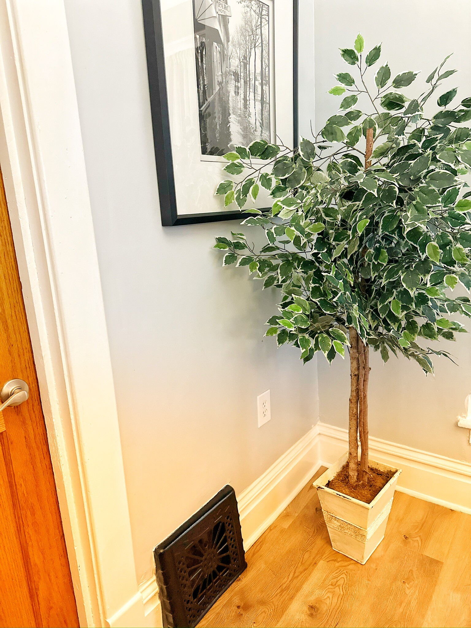 Building Photo - 807 W Vine St