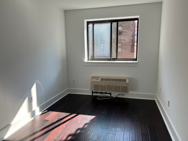 Building Photo - 6515 Booth St