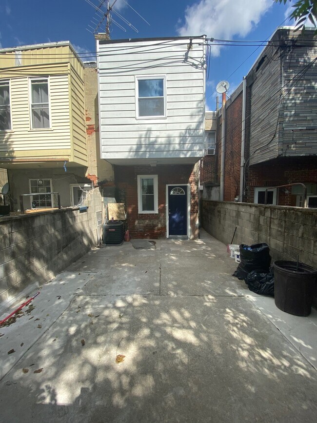 Building Photo - 618 Cross St