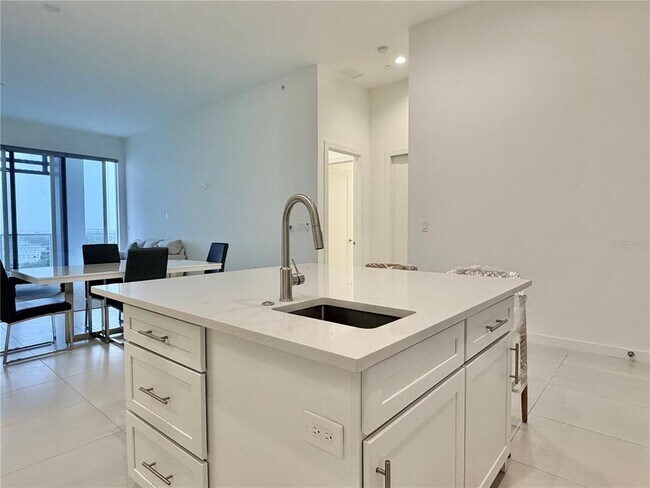 Building Photo - 920 N Osceola Ave