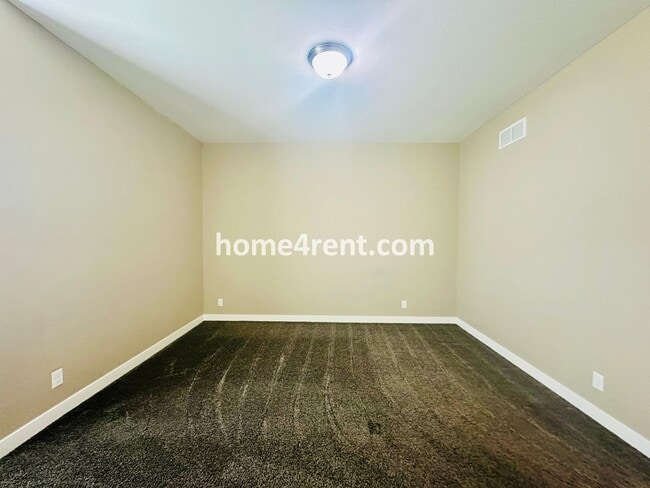 Building Photo - Ranch Style Home w/ Updated Kitchen, including SS Appliances and Granite Counters Plus a Large Un...