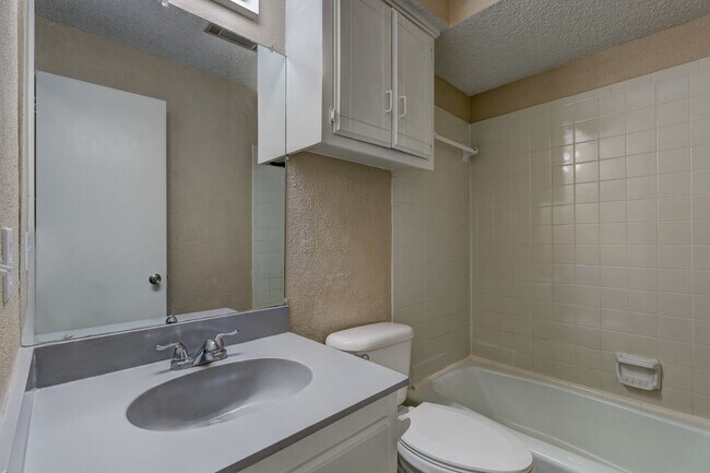 Building Photo - Spacious 3 bedroom house in Norman