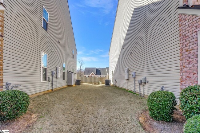 Building Photo - 446 Christiane Way