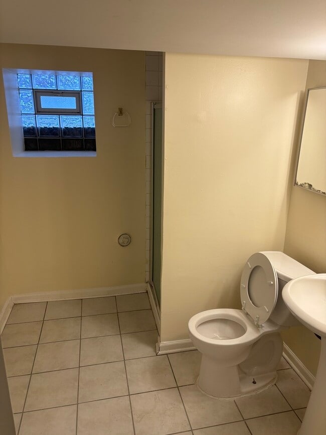 Building Photo - 115 S Kilbourn Ave