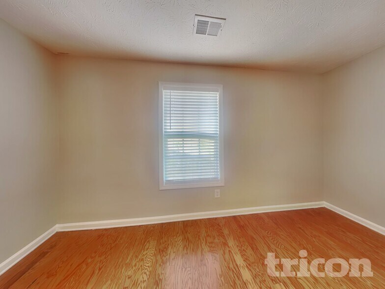 Building Photo - 32 Mountain View Dr