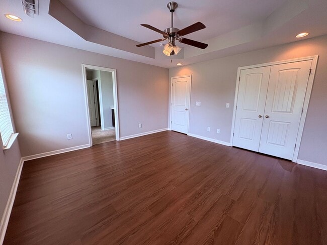 Building Photo - Stunning Stratford Park Townhome