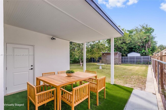 Building Photo - 6330 SW 27th St