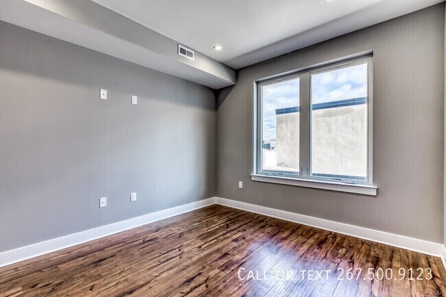 Building Photo - 330 Cambridge St