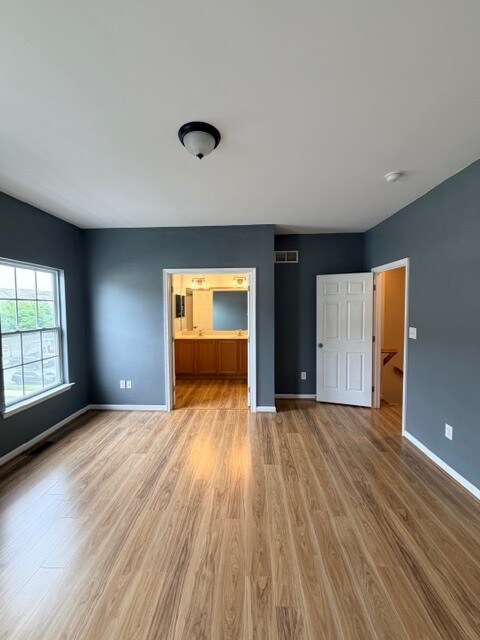 Building Photo - 319 S Parkway Dr