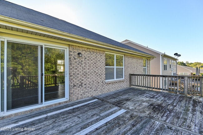 Building Photo - 220 Rockcrest Way