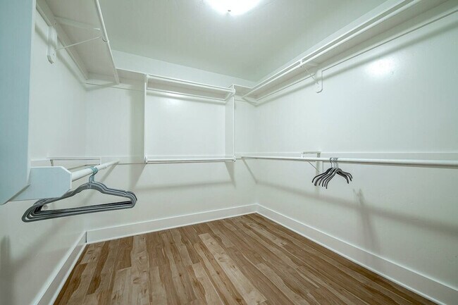 Building Photo - 1185 Tamarack Ave