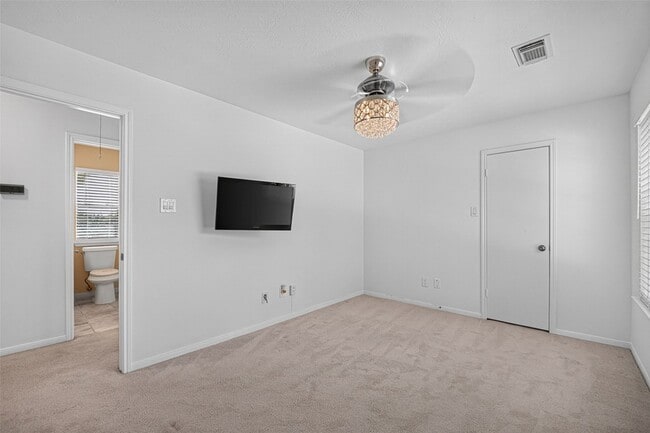 Building Photo - 1806 Oak Ridge Dr