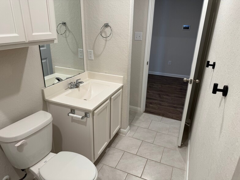 Building Photo - 380 Huntsman Way