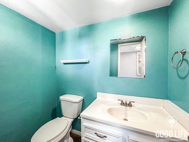 Building Photo - Stunning 3BD/2.5BA Townhouse in El Cajon W/ Central A/C, W/D, 2 Balconies, & Community Pool/Spa!