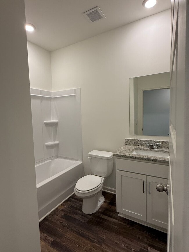 Building Photo - Springville Schools One Level 4 Bedroom / 3 Bathroom/ 3 Car Garage