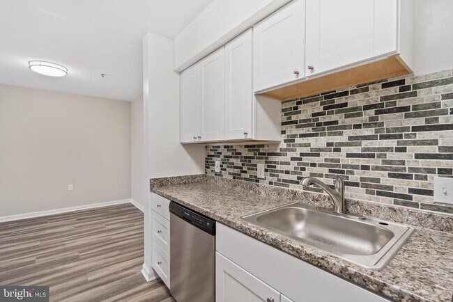 Building Photo - 18450 Lotus Ct