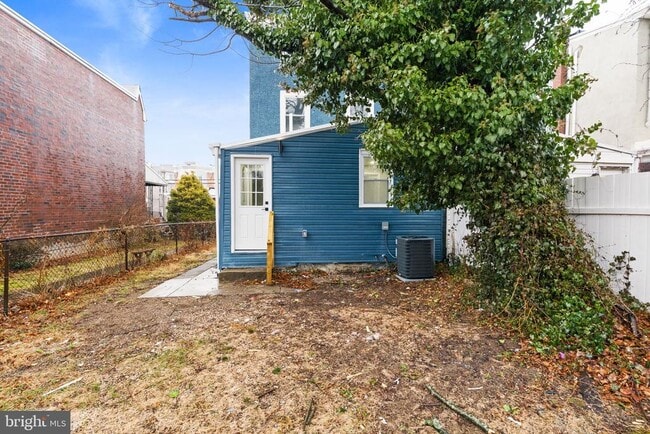 Building Photo - 449 Delmar St