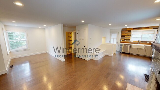 Building Photo - 1346 Bonsella St