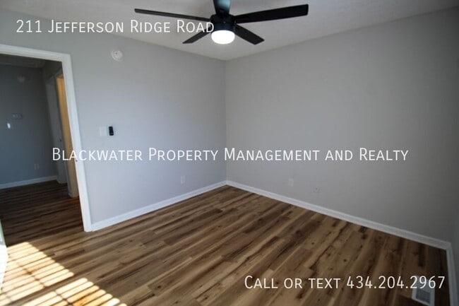 Building Photo - 211 Jefferson Ridge Rd