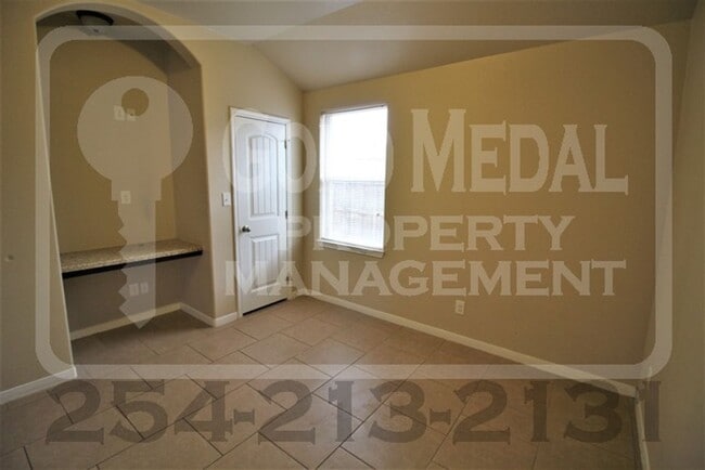 Building Photo - 4505 Cambridge Dr